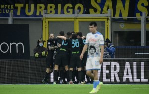 Inter de Milán terminó con el invicto del Nápoli y reabrió la lucha de la Serie A