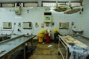 Hombre declarado muerto en India es encontrado con vida en una morgue