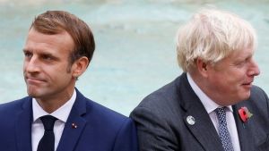 Macron y Johnson piden reunión de urgencia de líderes de la Otan por invasión rusa a Ucrania