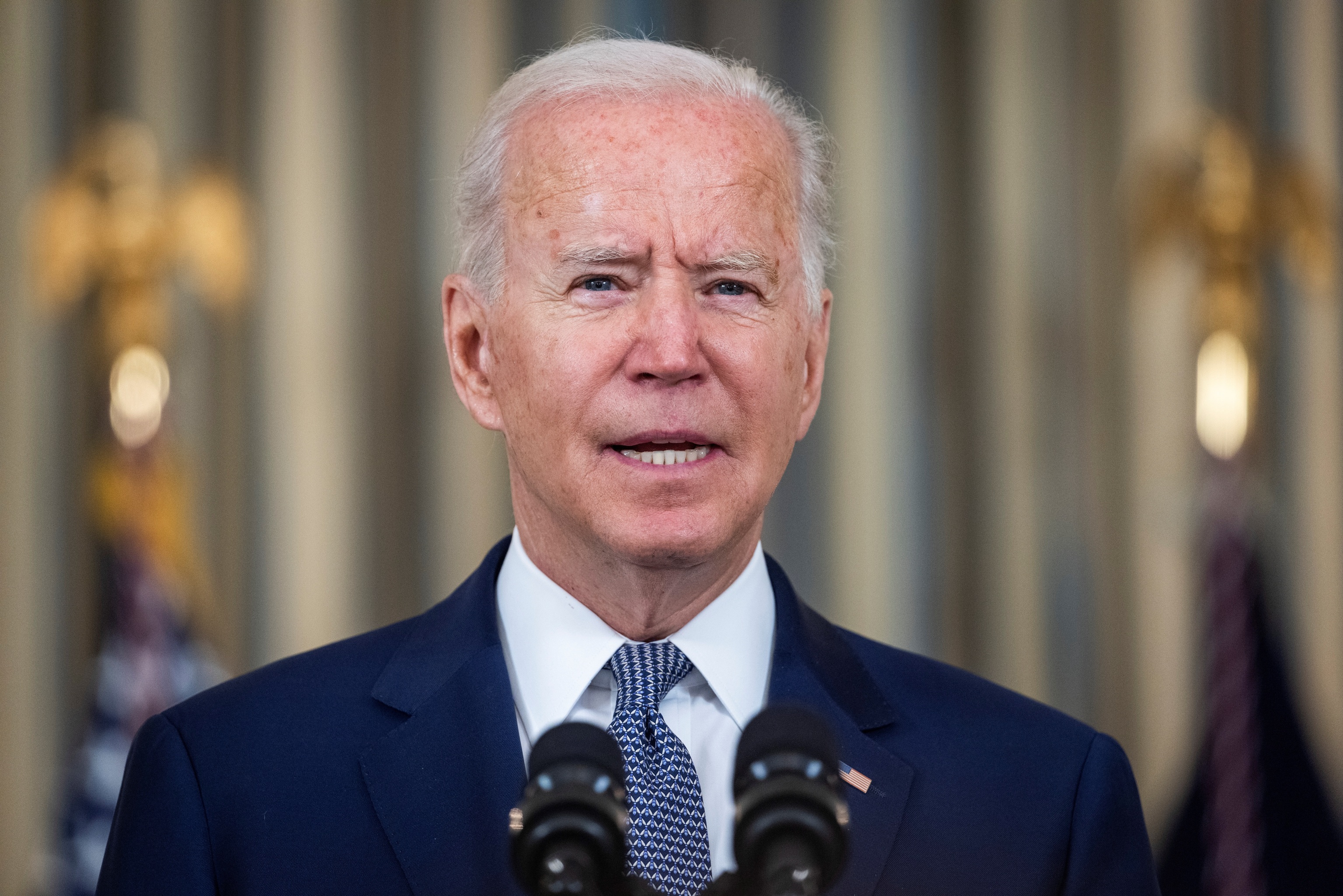 Joe Biden: La nueva variante ómicron es “motivo de preocupación, pero no de pánico”