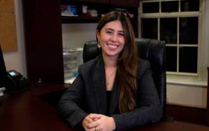 Raquel Coronell, la primera latina que dirigirá el periódico de la Universidad de Harvard