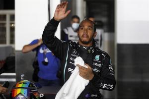 Hamilton se hace con la “pole position” del primer Gran Premio de Catar por delante de Verstappen
