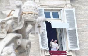 El papa Francisco pide ser “pobres por dentro” en lugar de buscar éxito, riqueza y fama