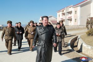 El dictador Kim Jong-un apareció en público por primera vez tras más de un mes de ausencia
