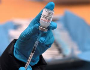 Más de 20 niños belgas recibieron por error una vacuna no autorizada de Moderna