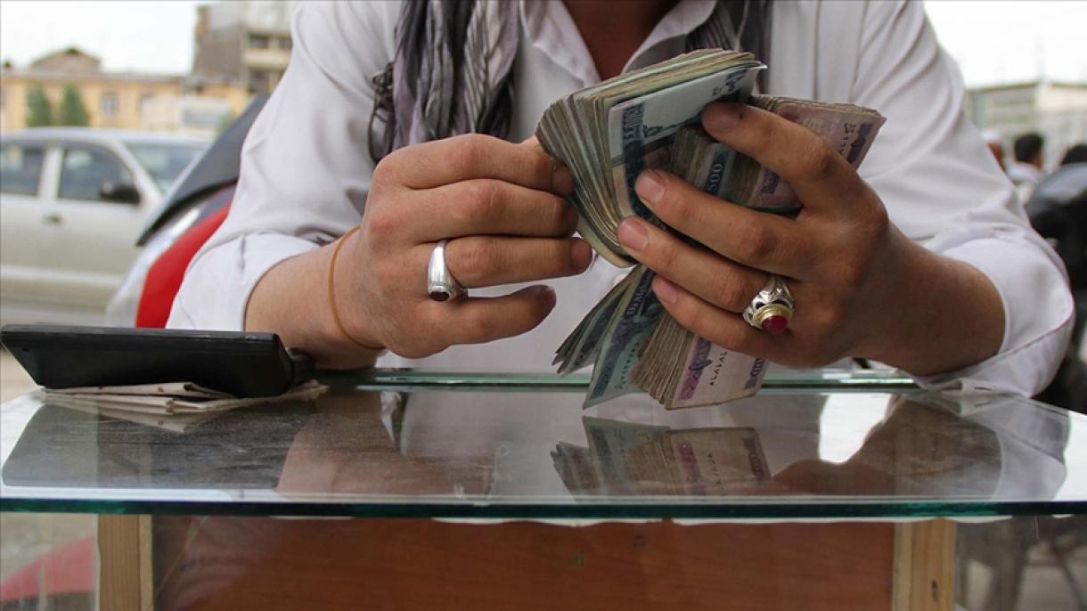 Los talibanes prohíben el uso de monedas extranjeras en Afganistán