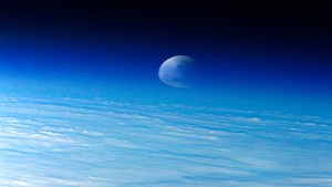 EN FOTOS: El eclipse lunar más largo del siglo visto desde la Estación Espacial Internacional