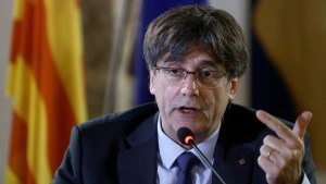 Juez pide que se investigue al expresidente catalán Puigdemont por terrorismo