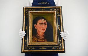 Autorretrato de Frida Kahlo se vendió por más de 30 millones de dólares, un récord latinoamericano