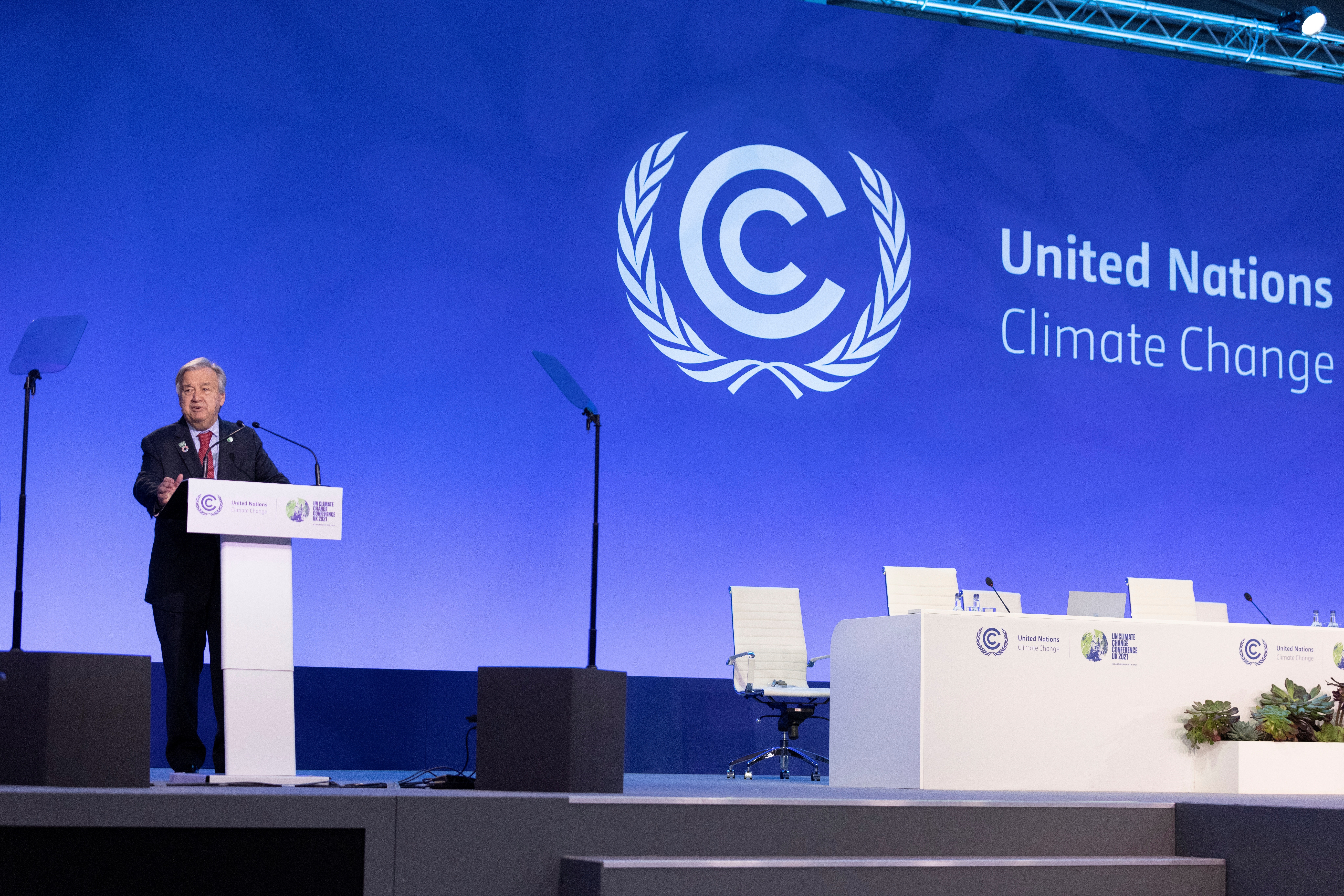 La cumbre del clima vislumbra el acuerdo en unas negociaciones agónicas