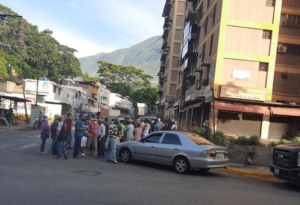 Inhabilitaron la estación de servicio en la avenida Rómulo Gallegos de Caracas por ser “día electoral”