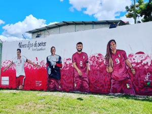 Dedican mural a Robert Lewandowski en una cancha en Baruta… ¡y el futbolista respondió con un emotivo VIDEO!