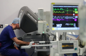 Médicos de Israel realizaron por primera vez una mastectomía con el uso únicamente de un robot