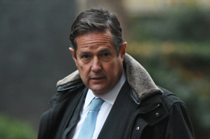 Renunció el presidente de banco británico Barclays por sus vínculos con Jeffrey Epstein