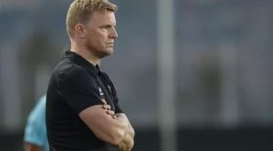 Nuevo entrenador del Newcastle estará ausente en su debut tras dar positivo a Covid-19