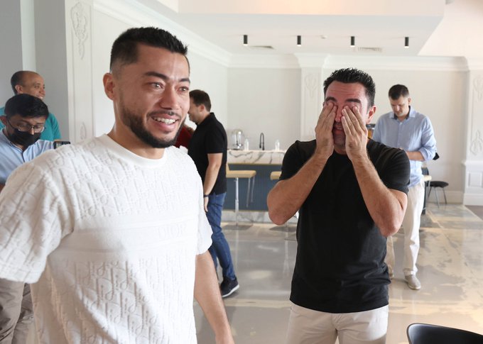 Entre lágrimas, Xavi se despide de sus jugadores del Al-Sadd (Imágenes)