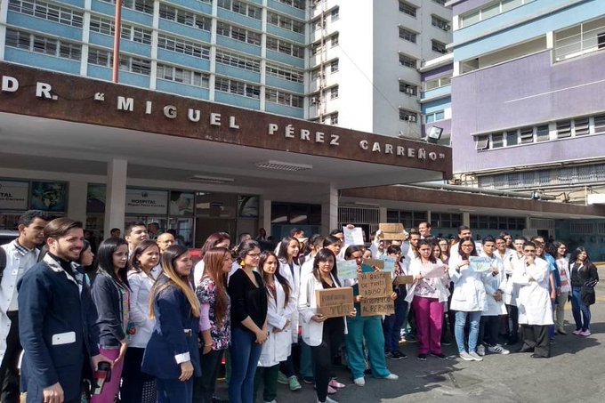 Médicos renuncian masivamente en el hospital Pérez Carreño ante los “atropellos” de la directiva