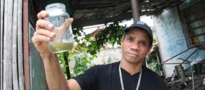 El ingenio del joven venezolano que sacó gasolina del plástico