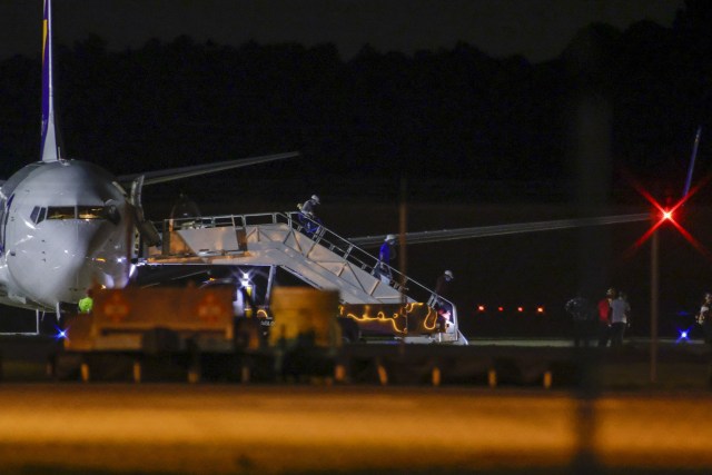 Funcionarios fronterizos enviaron en secreto 70 aviones de migrantes a  Florida 