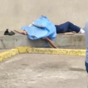 Paciente sin familia murió a las afueras de emergencias del Hospital Central de San Cristóbal