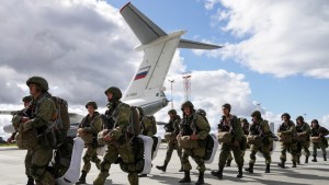 Murieron dos paracaidistas rusos durante accidente en ejercicio militar en Bielorrusia