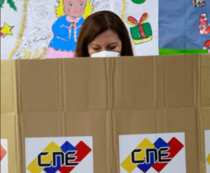 A Carmen Meléndez se le olvidó el discurso chavista: admitió que existen fallas en los centros de votación de Caracas (VIDEO)