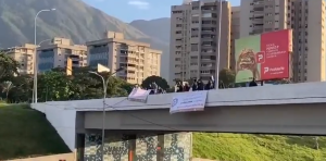 Activistas de DDHH protestan en el distribuidor Altamira exigiendo reunión con el fiscal de la CPI este #1Nov (VIDEOS)
