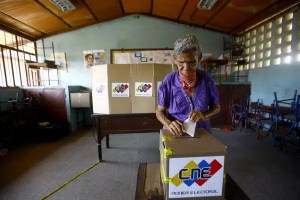La Razón: Maduro busca legitimarse en las elecciones regionales