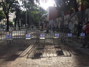 Poca afluencia de electores en el Liceo Andrés Bello en Caracas (Fotos)
