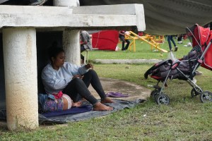 Entre el cansancio y las dolencias venezolanos migran en caravana por el sur de México