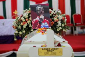 El marido de la atleta keniana Tirop se declara inocente de su asesinato