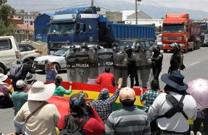Policía reprime marchas en Bolivia tras segundo día de paro