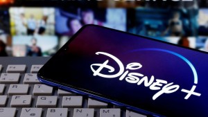 Disney+ enloquece: Sube los precios, fin a las cuentas compartidas y aumenta publicidad