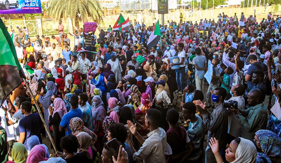 Al menos un muerto y más de 100 heridos en las protestas de ayer en Sudán
