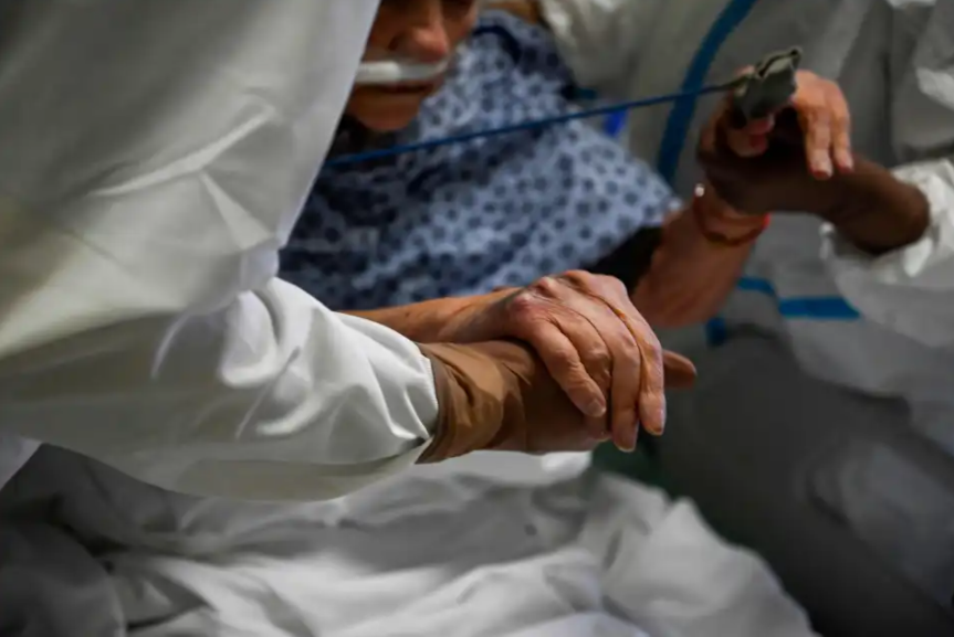 Una enfermera reveló cuál es la frase que dice la mayoría de las personas antes de morir