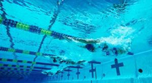 Prestigioso entrenador de natación es acusado de acoso en Hungría