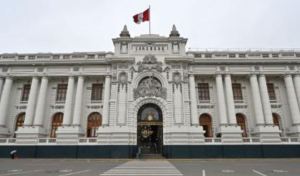 Cientos de manifestantes exigen nuevas elecciones y la destitución del presidente de Perú