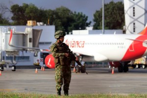 Suspenden operaciones en aeropuerto de Cúcuta tras atentados terroristas