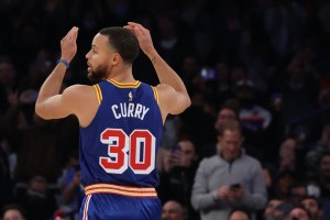 Stephen Curry se convirtió en el jugador con más triples en la historia de la NBA (Video)