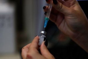 Israel recibió este #30Dic su primera entrega de píldoras de Pfizer contra el coronavirus