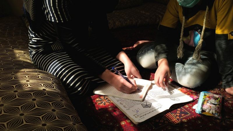 No poder estudiar es como una pena de muerte: la desesperación de las niñas en Afganistán tras el regreso de los talibanes