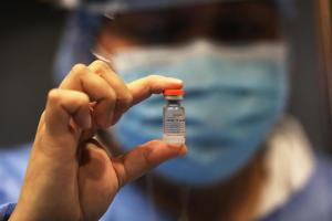 Perú exige certificado de vacuna para el coronavirus en comercios, bancos y aeropuertos