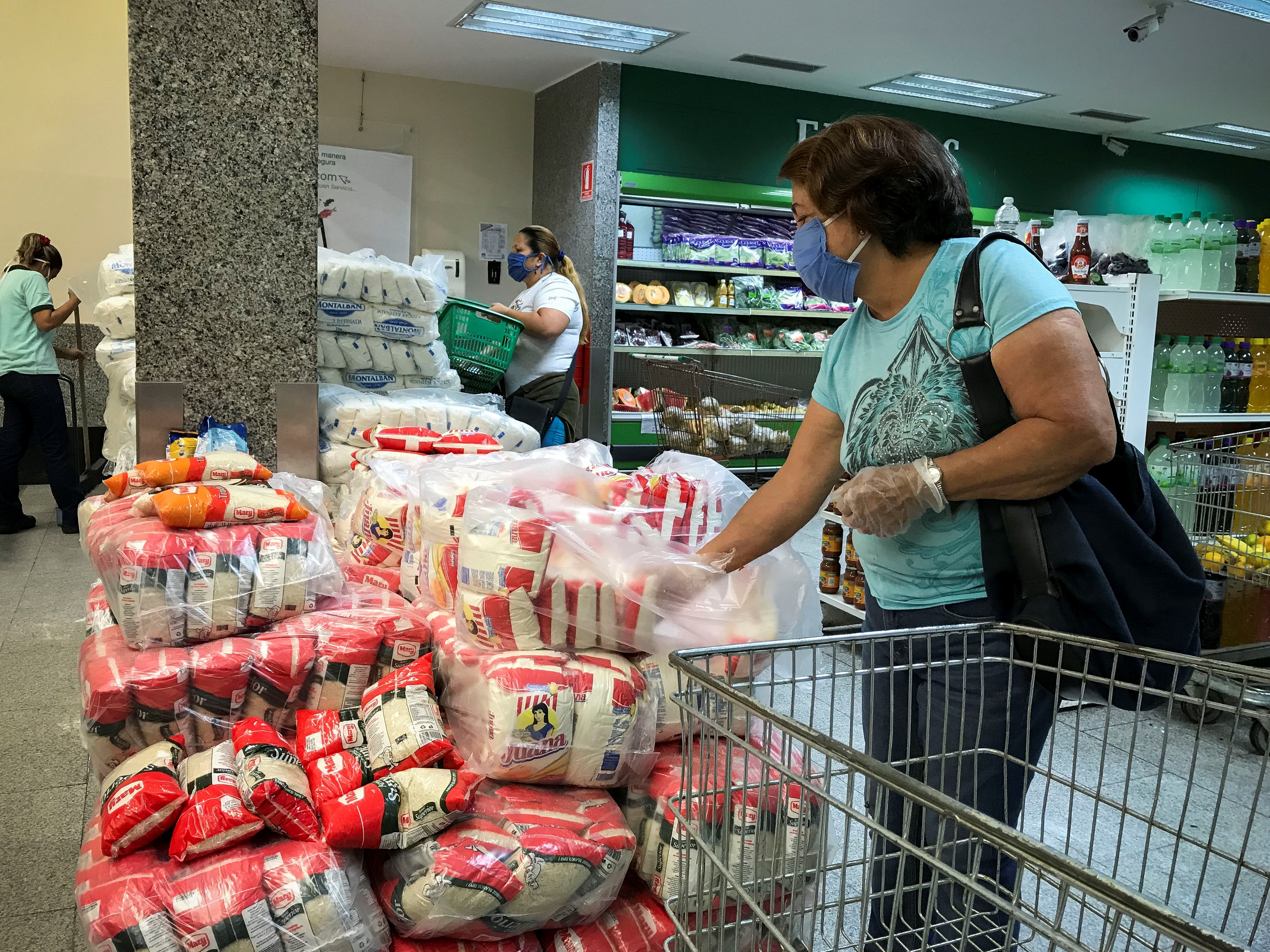 Ucab: Venezolanos redujeron hasta un 34 % el gasto real en alimentos