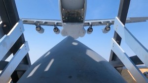 EEUU lanza un misil de crucero desde un avión de transporte en el golfo de México