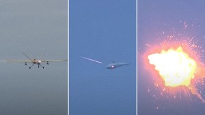 Militares rusos demuestran un duelo aéreo de drones (Video)