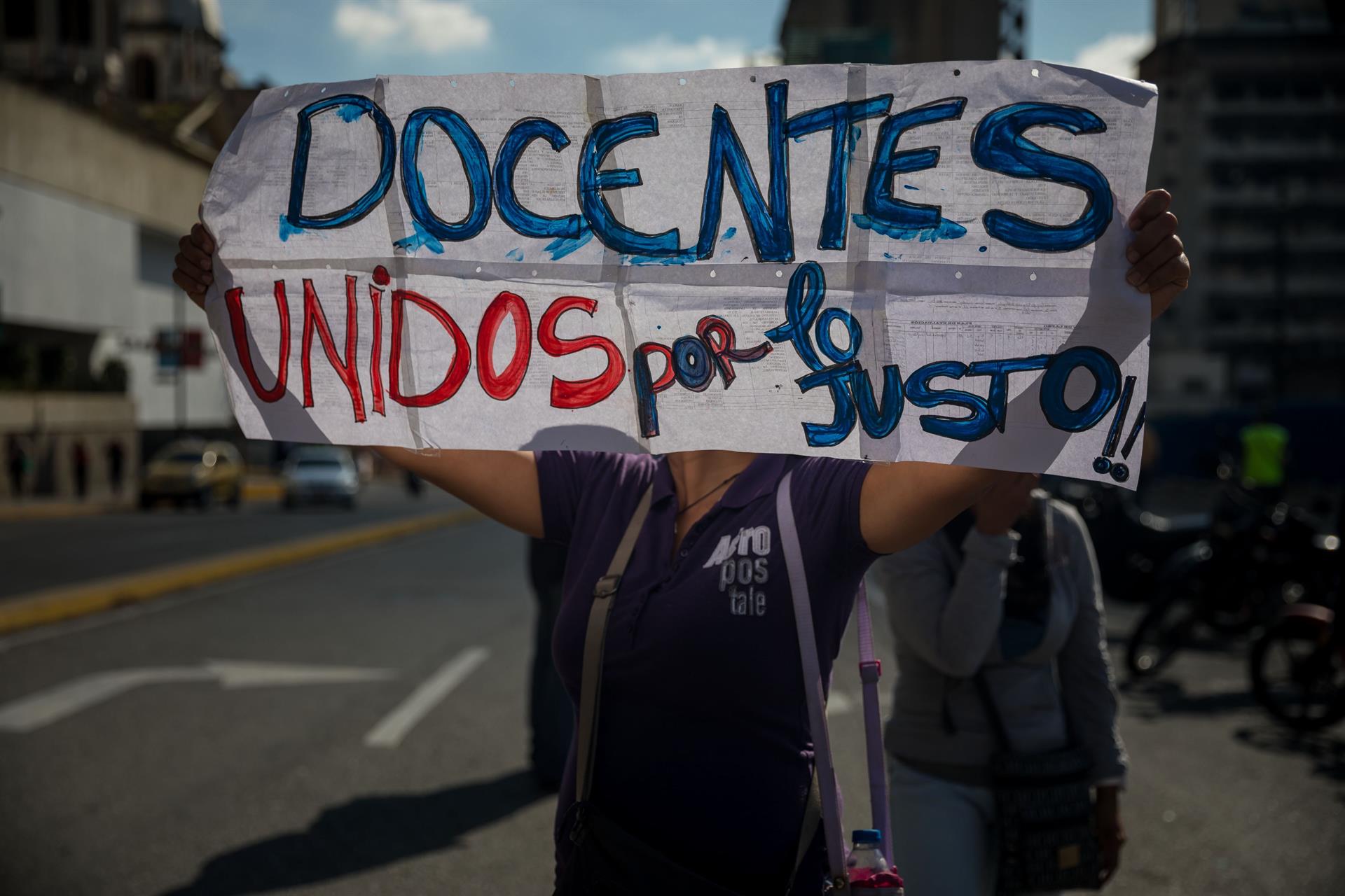 Profesores universitarios venezolanos viven en abandono después de años de enseñanza