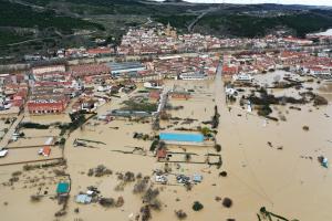 La crecida del río Ebro inunda el noreste de España
