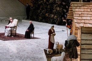 El papa Francisco agradeció a Perú el pesebre andino donado al Vaticano para Navidad