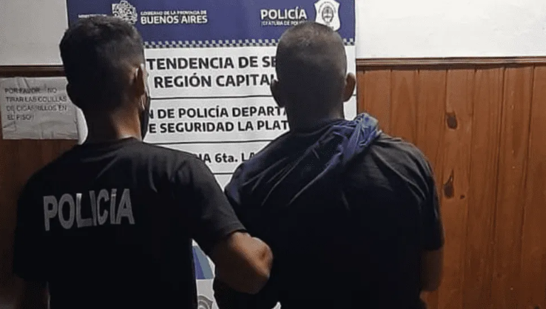 Tras seguidilla de actos inexplicables e invocando a “satanás”, detuvieron a joven argentino