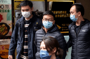 Persecución del régimen chino a la prensa en Hong Kong: cerró Stand News tras redada policial y arrestos